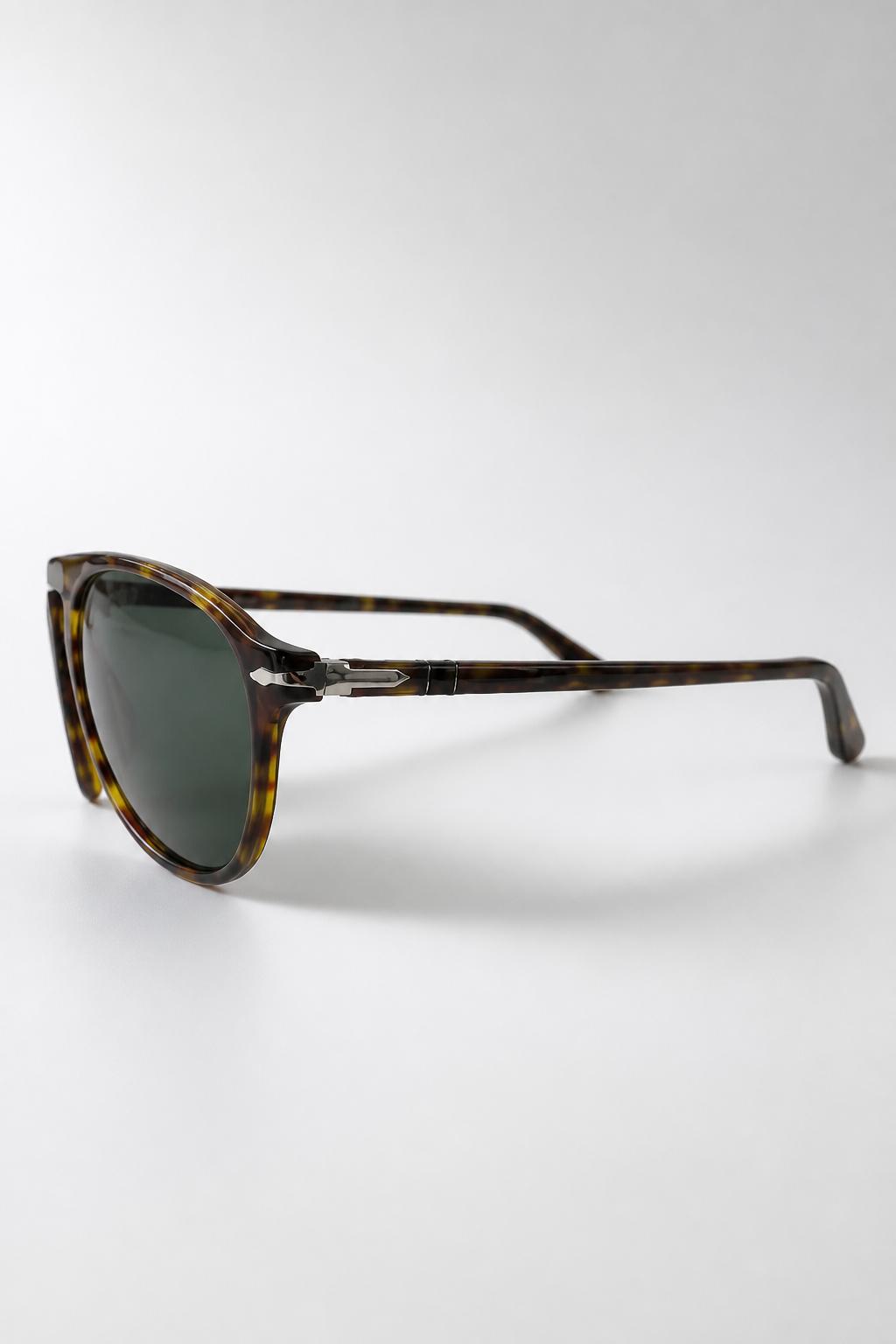 Persol PO3302-S – Armação Havana com Lente Verde Uniforme (24/731) Tamanho 55