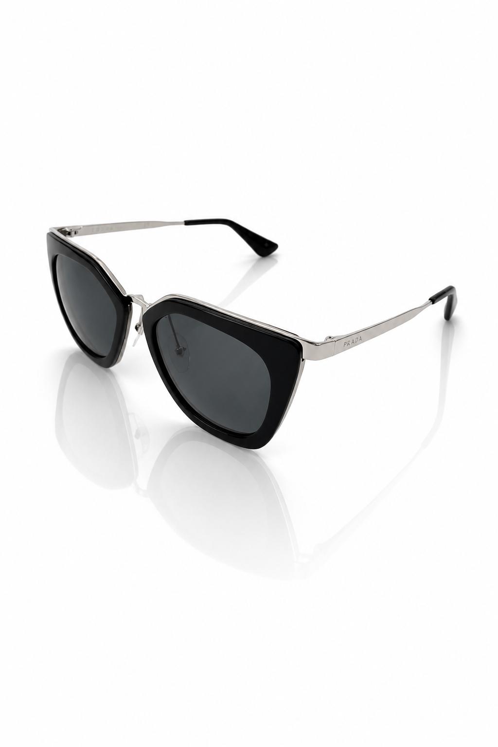 Prada SPR53S - Armação em Acetato Preto com Metal Prateado com Lente Cinzento Degradê (1AB-6N2) Tamanho 52-21